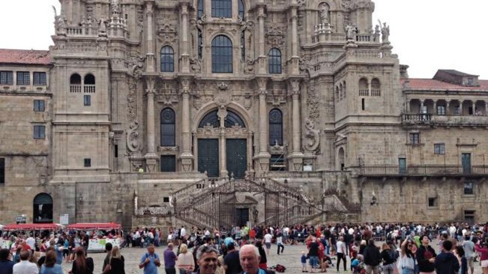 Gestartet am 25. Juli haben die beiden Enzweihinger Othmar Zeller und Oskar Hess jetzt mit ihren Treckergespannen Santiago de Compostela in Spanien erreicht. „Wir sind glücklich dass wir es geschafft haben.“ 2300 Kilometer haben die Fahrzeuge gut durchgeh Gestartet am 25. Juli haben die beiden Enzweihinger Othmar Zeller und Oskar Hess jetzt mit ihren Treckergespannen Santiago de Compostela in Spanien erreicht. „Wir sind glücklich dass wir es geschafft haben.“ 2300 Kilometer haben die Fahrzeuge gut durchgeh