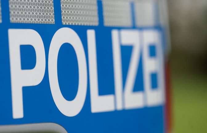 Die Polizei muss am Samstagmorgen die A8 in Richtung Karlsruhe sperren. (Symbolbild)<span class='image-autor'>Marijan Murat/dpa</span>