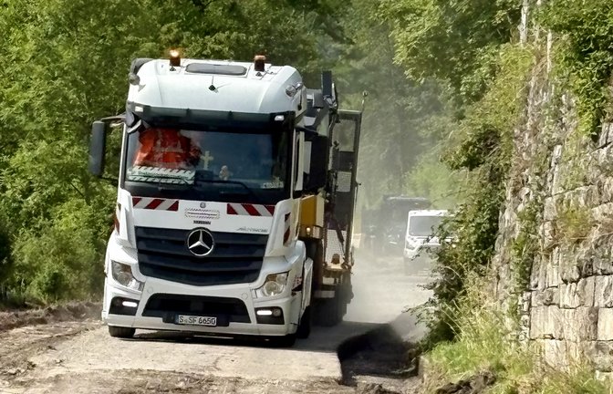 Baufahrzeuge können aufgrund der Enge der Baustelle nur in eine Richtung fahren.  <span class='image-autor'>Foto: p</span>