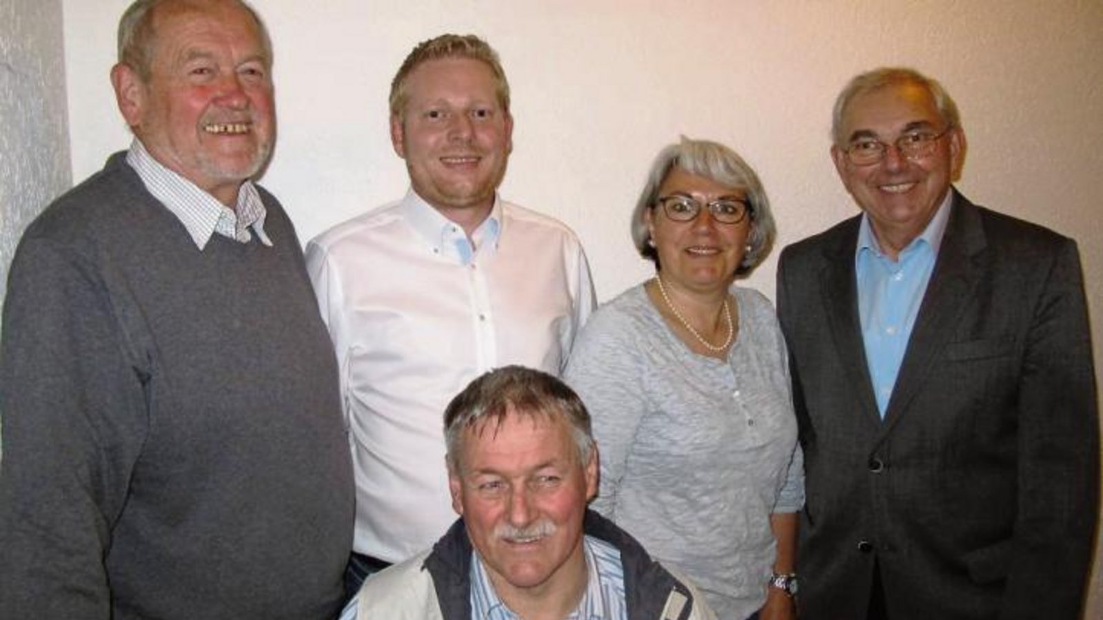 Der neue Vorstand des Ortsverbandes Sachsenheim der Freien Wähler (von links): Lothar Makkens, Ralf Nägele, Eugen Weiberle, Sylvia Braun (Schriftführerin) und Siegfried Jauß. F oto: p Der neue Vorstand des Ortsverbandes Sachsenheim der Freien Wähler (von links): Lothar Makkens, Ralf Nägele, Eugen Weiberle, Sylvia Braun (Schriftführerin) und Siegfried Jauß. F oto: p
