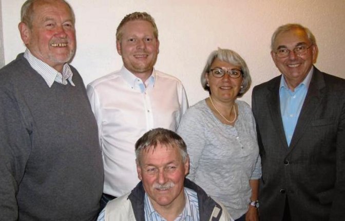 Der neue Vorstand des Ortsverbandes Sachsenheim der Freien Wähler (von links): Lothar Makkens, Ralf Nägele, Eugen Weiberle, Sylvia Braun (Schriftführerin) und Siegfried Jauß.  F oto: p