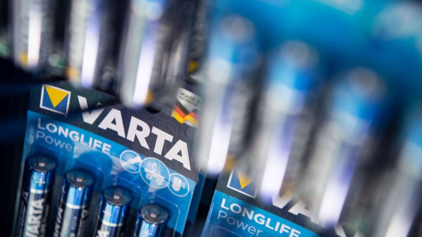 Das Varta–Logo ist an Batterien der Varta AG zu sehen. Der Consumer-Bereich ist von der Insolvenz nicht betroffen.Marijan Murat/dpa