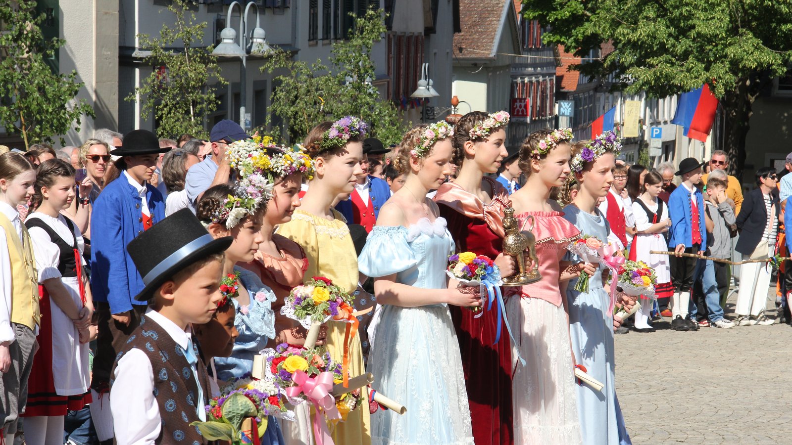 Der Maientag wird auf dem Marktplatz eröffnet. Foto: Banholzer