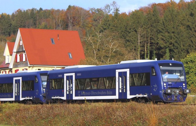 Die Fahrzeuge taten Dienst bei der Bodensee-Oberschwaben-Bahn und werden aufgrund der Elektrifizierung der Südbahn ersetzt, sie erhalten das Strohgäubahn-Design. Foto: Nicke<span class='image-autor'>Foto: Nicke</span>