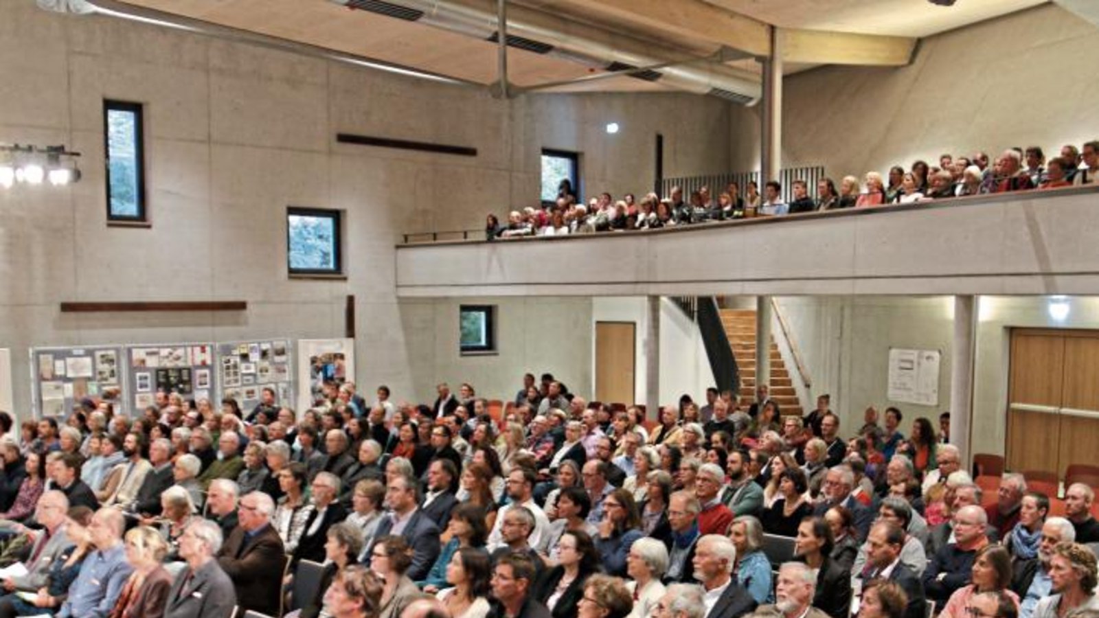 Bis auf das fehlende Parkett ist der Saal punktgenau zum Fest fertig geworden. Bis auf das fehlende Parkett ist der Saal punktgenau zum Fest fertig geworden.