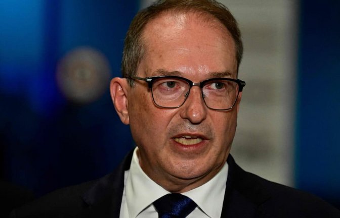 Innenminister Alexander Dobrindt verteidigt die Reform der Nachrichtendienste (Archivfoto).<span class='image-autor'>JOHN MACDOUGALL/afp</span>