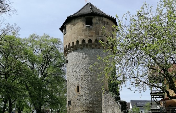Um schiefe Türme zu sehen, muss man nicht nach Pisa fahren. Ein Ausflug ins nahe Bretten tut es auch. Der Simmelturm der ehemaligen Stadtbefestigung soll sogar noch drei Grad schiefer sein als der bekanntere italienische Artgenosse.  <span class='image-autor'>Foto: Banholzer</span>