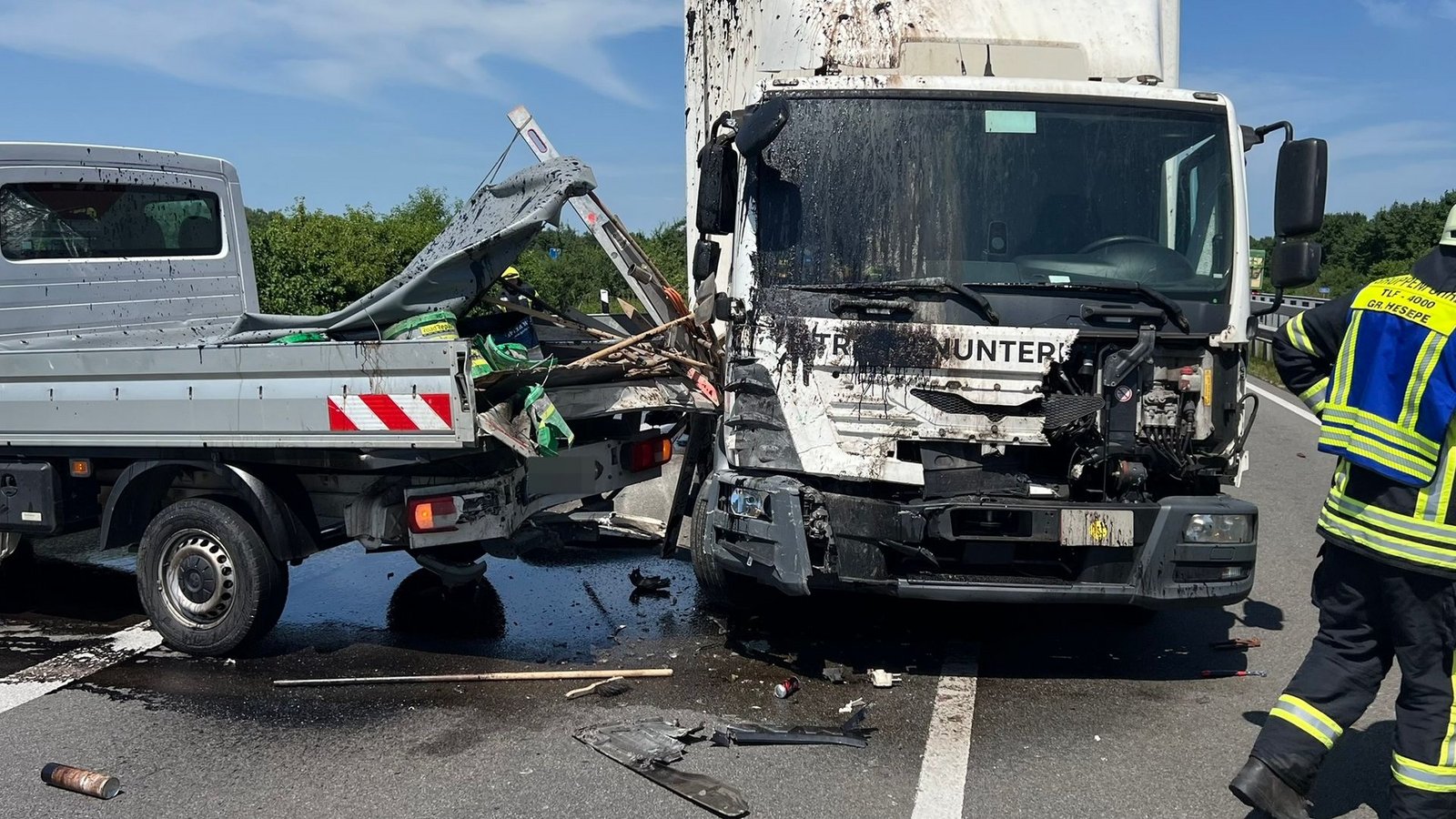 Für zwei Arbeiter kam jede Hilfe zu spät.Foto: -/NWM-TV/dpa Für zwei Arbeiter kam jede Hilfe zu spät.Foto: -/NWM-TV/dpa