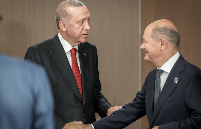 Bundeskanzler Olaf Scholz hat zuletzt im Juli  am Rande des Nato-Gipfels in Washington den türkischen Recep Tayyip Erdogan zu einem Gespräch getroffen<span class='image-autor'>Foto: dpa/Kay Nietfeld</span>