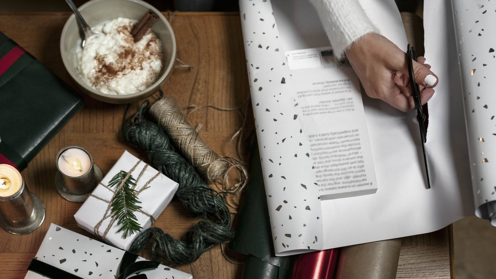 Bücher sind das Sahnehäubchen unter allen Gaben.Foto: IMAGO/Johner Images Bücher sind das Sahnehäubchen unter allen Gaben.Foto: IMAGO/Johner Images