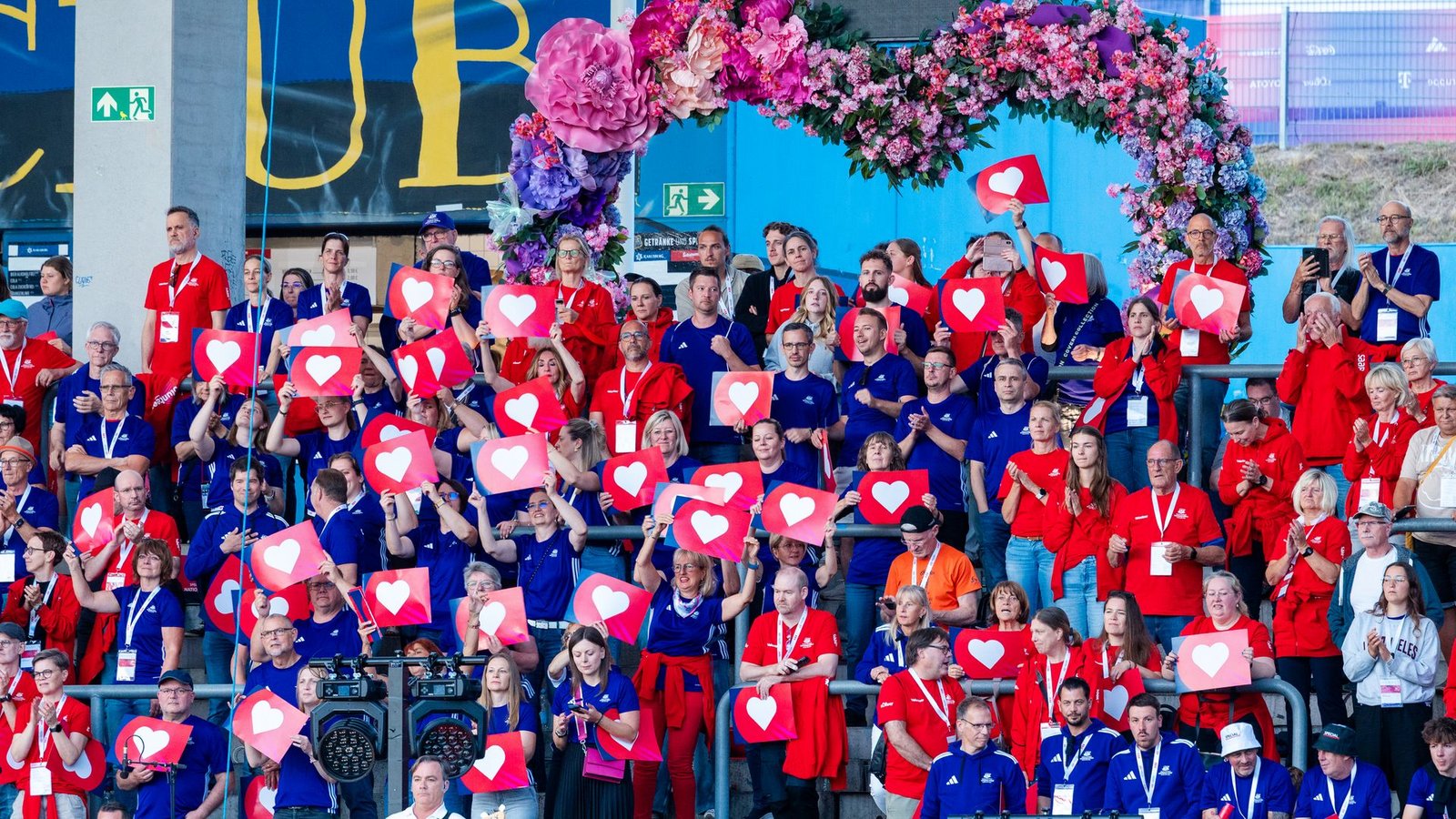 Zuschauer auf der Tribüne bei der Eröffnungsfeier der Special Olympics Nationalen Spiele Saarland 2026 im Ludwigsparkstadion.Foto: Laszlo Pinter/dpa Zuschauer auf der Tribüne bei der Eröffnungsfeier der Special Olympics Nationalen Spiele Saarland 2026 im Ludwigsparkstadion.Foto: Laszlo Pinter/dpa
