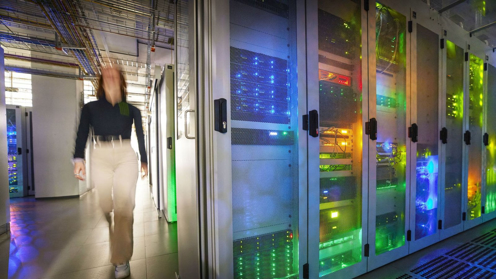 Bei Telemaxx steht Server über Server, es blinkt gewaltig im Rechenzentrum, und die Geräte strahlen große Hitze ab.Foto: Gottfried Stoppel Bei Telemaxx steht Server über Server, es blinkt gewaltig im Rechenzentrum, und die Geräte strahlen große Hitze ab.Foto: Gottfried Stoppel