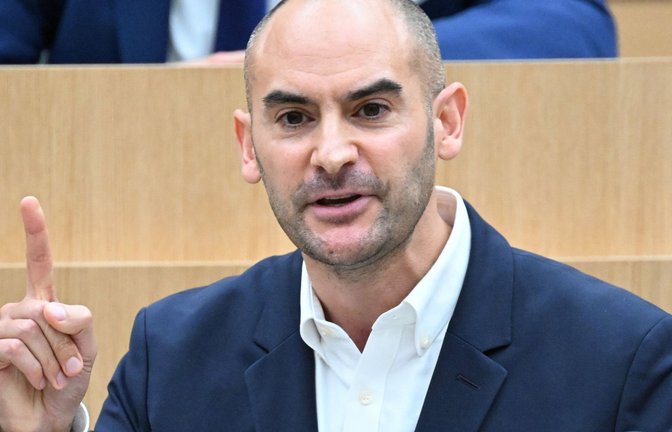 Finanzminister Danyal Bayaz (Grüne) will Tausende Anträge von Landesbediensteten gegen die Besoldung nicht auf Eis legen.<span class='image-autor'>Foto: dpa</span>