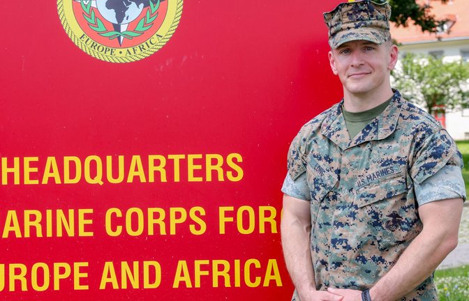 Der deutschstämmige Oberleutnant  Matthew H. Long vor dem Hauptquartier der US-Marines in der Böblinger Panzerkaserne<span class='image-autor'>Foto: /Stefanie Schlecht</span>