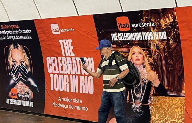 Der Staat zahlt: Werbung für das Gratis-Konzert von Madonna in der U-Bahn von Rio de Janeiro<span class='image-autor'>Foto: AFP/Pablo Porciuncla</span>