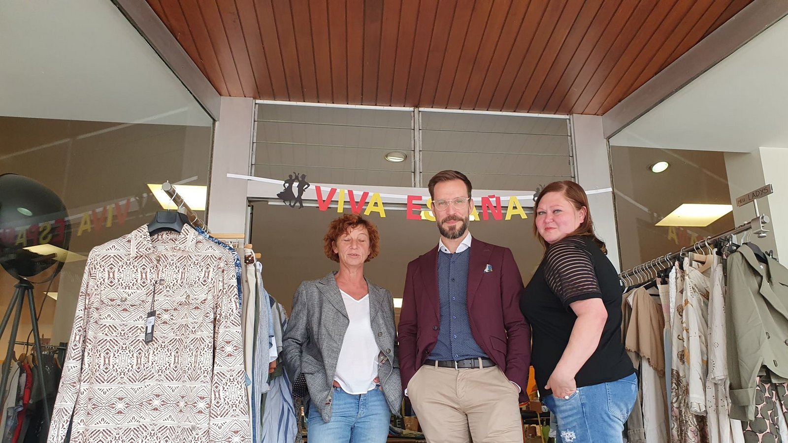 „Wir wollten die Spanier willkommen heißen“, sagt Marco Totzek vom Concept Store in der Donaueschinger Innenstadt.Foto: red/Wein „Wir wollten die Spanier willkommen heißen“, sagt Marco Totzek vom Concept Store in der Donaueschinger Innenstadt.Foto: red/Wein