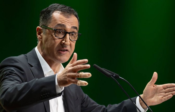 Bei einer Wahlkampfveranstaltung mit Cem Özdemir kam es zu einem Zwischenfall mit einem brennenden Gegenstand.<span class='image-autor'>Foto: imago/Frank Turetzek</span>
