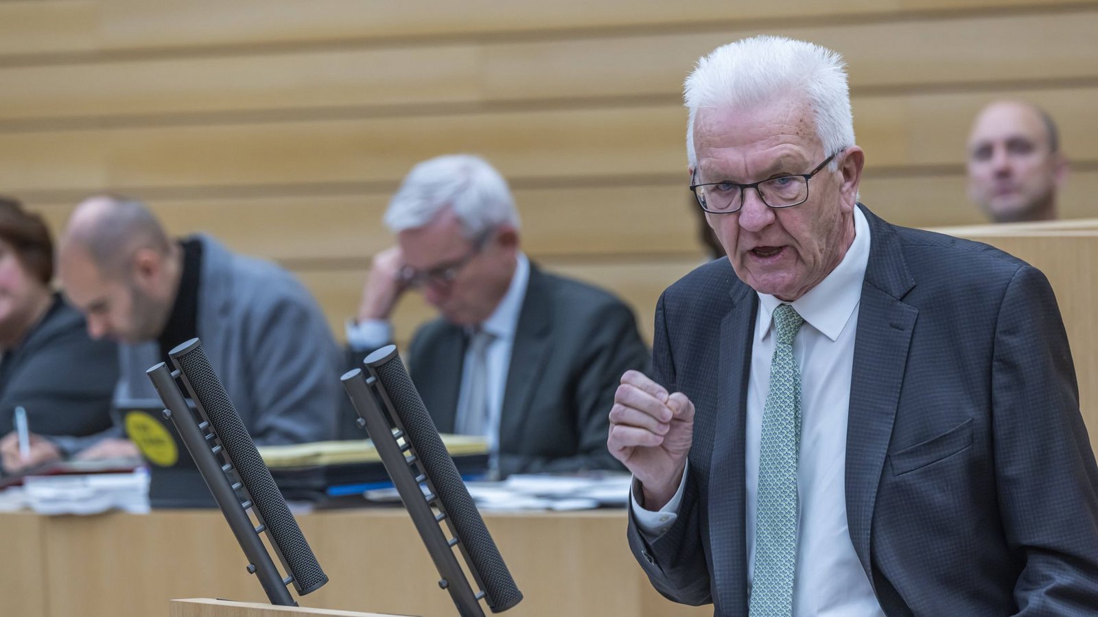 Ministerpräsident Kretschmann lobte die Einigung ebenso, wie weitere Landespolitiker. (Symbolfoto)Foto: IMAGO//Arnulf Hettrich Ministerpräsident Kretschmann lobte die Einigung ebenso, wie weitere Landespolitiker. (Symbolfoto)Foto: IMAGO//Arnulf Hettrich