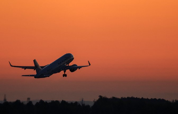 Pünktlich zur Urlaubszeit wird weniger Ticketsteuer fällig. (Archivbild)<span class='image-autor'>Foto: Jan Woitas/dpa/dpa-tmn</span>