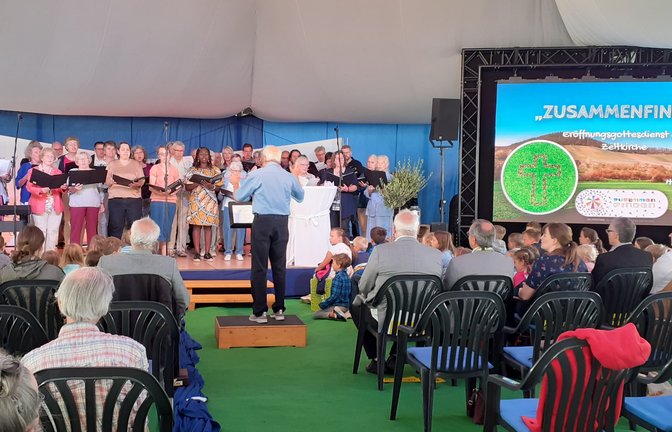 8500 Besucher wurden bei der Zeltkirche in Hohenhaslach gezählt. <span class='image-autor'>Foto: Glemser</span>