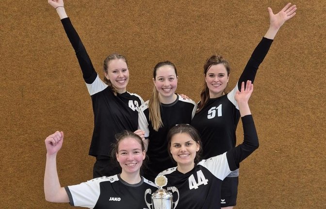 Das Team aus Enzweihingen freut sich über den Gewinn des Wanderpokals.  <span class='image-autor'>Foto: privat</span>