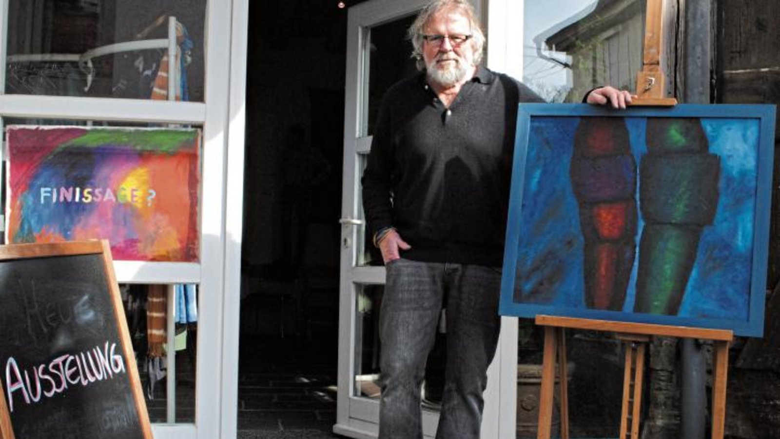Hans Schmid schließt den Illinger Seidenhof und lädt zum Räumungsverkauf. Foto: Stahlfeld Hans Schmid schließt den Illinger Seidenhof und lädt zum Räumungsverkauf. Foto: Stahlfeld