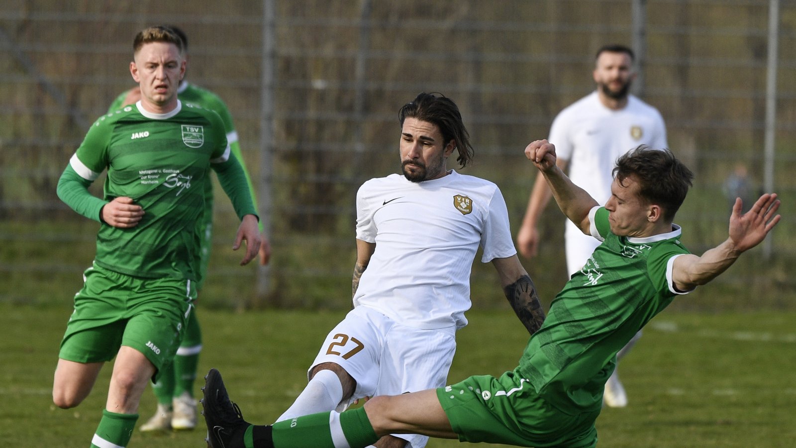 Roberto Rioli (Mitte) reist mit dem VfR Sersheim als Favorit zum FV Kirchheim. Foto: Leitner