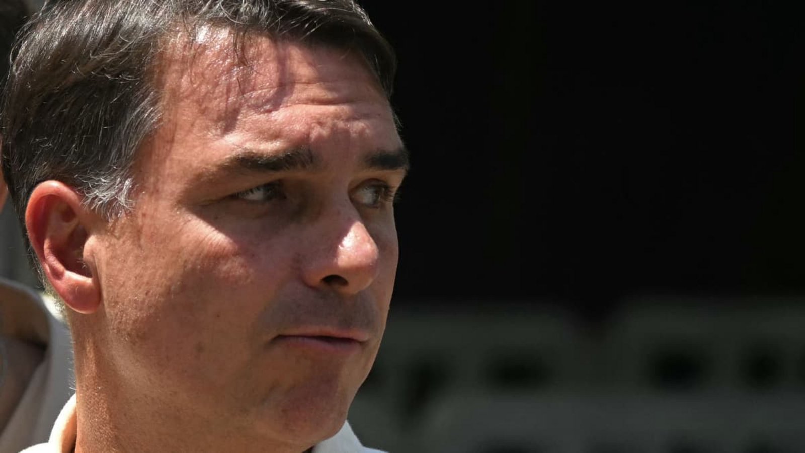 Hat Flávio Bolsonaro Brasilien trotz Ausreiseverbots verlassen? (Archivbild)MAURO PIMENTEL/afp Hat Flávio Bolsonaro Brasilien trotz Ausreiseverbots verlassen? (Archivbild)MAURO PIMENTEL/afp