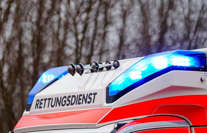 Die Seniorin wurde schwer verletzt und musste vom Rettungsdienst versorgt werden. (Symbolfoto)<span class='image-autor'>Foto: IMAGO/Eibner/IMAGO/Eibner-Pressefoto/Marcel von Fehrn</span>