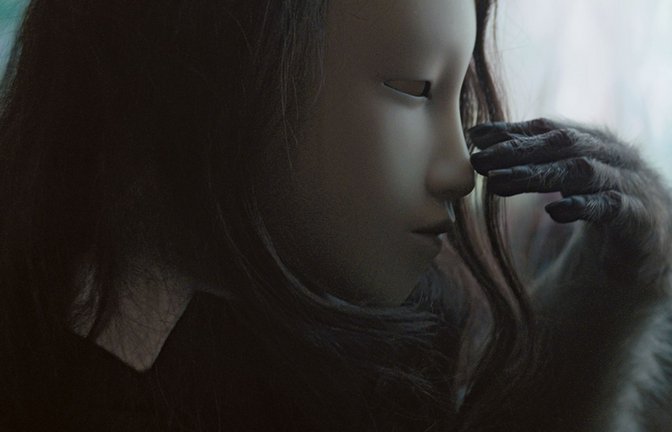 Halb Tier, halb Mensch: Figur aus Pierre Huyghes Film „Human Mask“<span class='image-autor'>Foto: Pierre Huyghe</span>