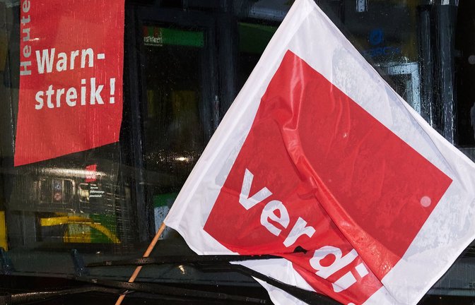 Verdi bestreikte  in vielen Städten den Öffentlichen Nahverkehr – und erhielt Unterstützung von „Fridays for Future“.<span class='image-autor'>Foto: dpa/Annette Riedl</span>