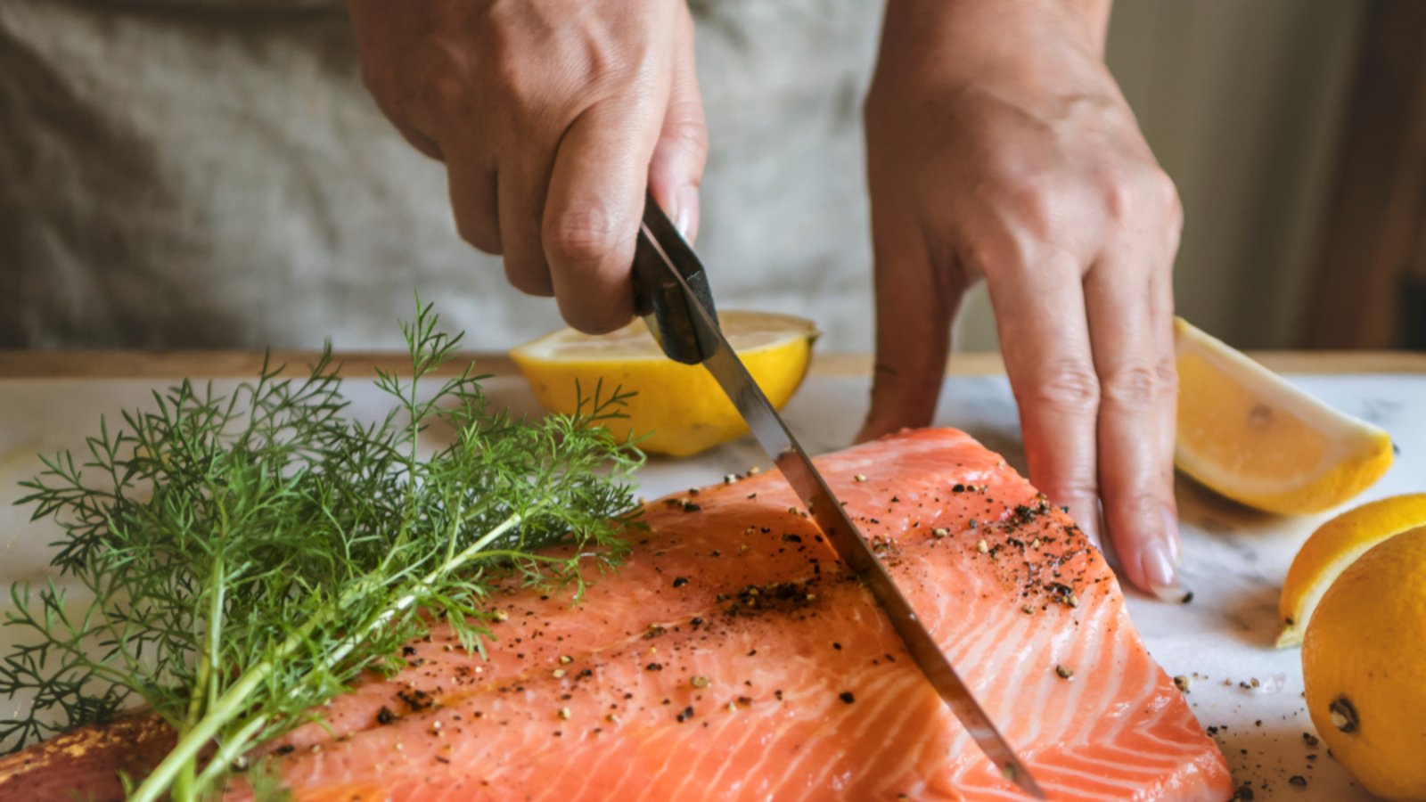 Die Kombination aus Lachsforelle und Wirsing erhält durch Ingwer einen Frischekick. (Symbolbild)Foto: Rawpixel.com/ Shutterstock Die Kombination aus Lachsforelle und Wirsing erhält durch Ingwer einen Frischekick. (Symbolbild)Foto: Rawpixel.com/ Shutterstock