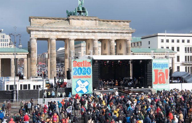 Ein Klima-Bündnis will mit dem Berliner Volksentscheid an diesem Sonntag erreichen, dass die Hauptstadt 15 Jahre früher als geplant - bis 2030 - klimaneutral wird.<span class='image-autor'>Foto: Paul Zinken/dpa</span>