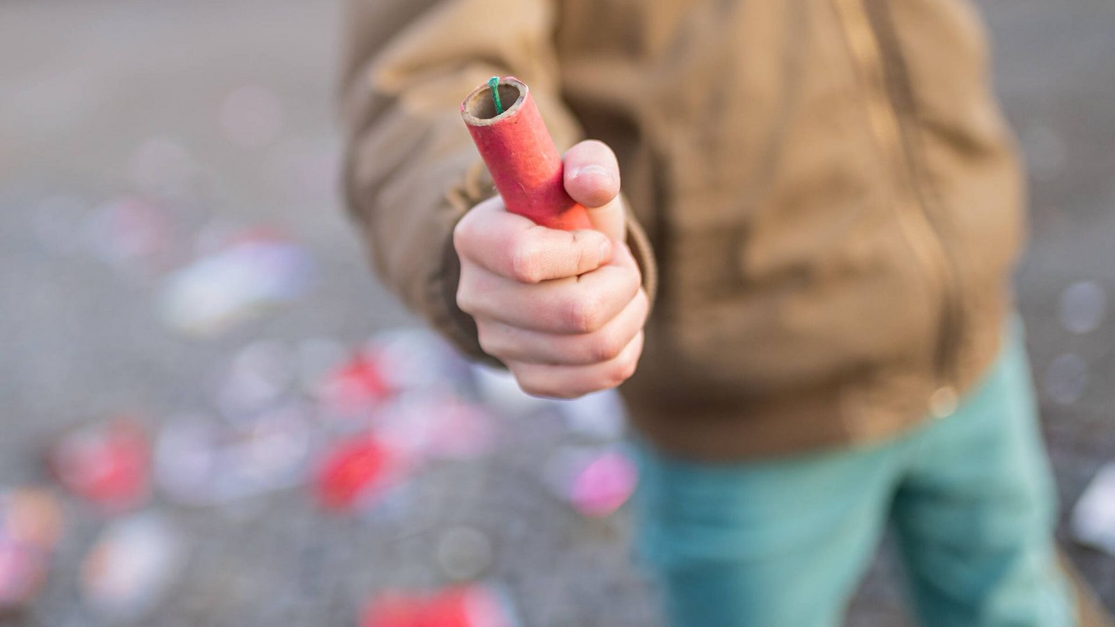 Kinder haben in Reutlingen einen Böller in einen Linienbus geworfen (Symbolbild).Foto: imago images/Marius Schwarz/Marius Schwarz via www.imago-images.de Kinder haben in Reutlingen einen Böller in einen Linienbus geworfen (Symbolbild).Foto: imago images/Marius Schwarz/Marius Schwarz via www.imago-images.de
