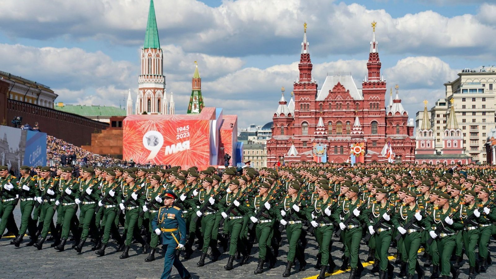 Bei der Siegesparade am 9. Mai präsentiert Russland jährlich seine militärische Macht.Foto: Pelagia Tikhonova/dpa Bei der Siegesparade am 9. Mai präsentiert Russland jährlich seine militärische Macht.Foto: Pelagia Tikhonova/dpa