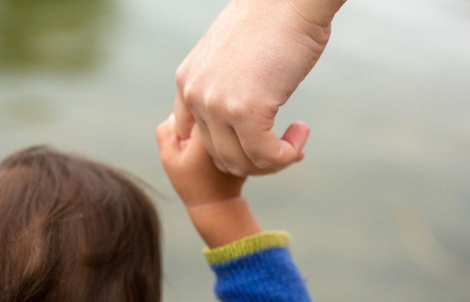 Jeder hat eine Meinung und ungefähr 400 Bücher zum Thema, wie man Kinder „richtig“ erzieht.<span class='image-autor'>Foto: Fernando Gutierrez-Juarez/dpa</span>