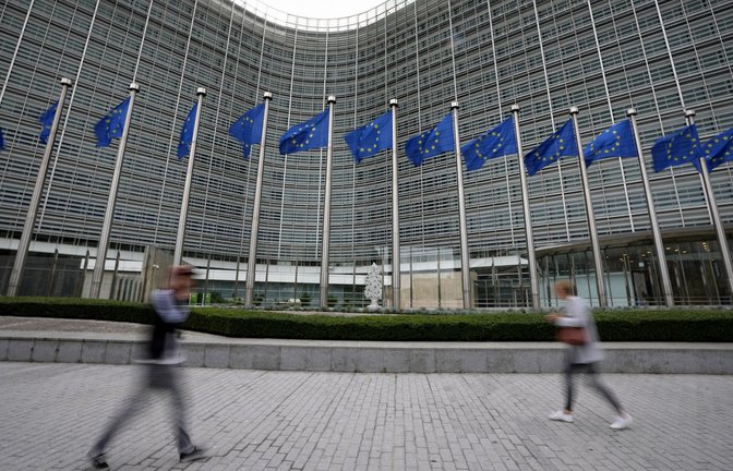 Die EU will verhindern, dass die Entwicklung  der künstlichen Intelligenz zu mehr Hass und Fake News führt.<span class='image-autor'>Foto: dpa/Virginia Mayo</span>