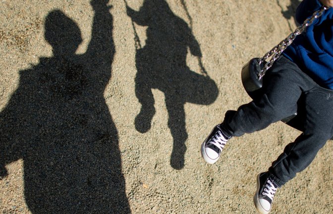 Familiengerichte sollen nach den Vorstellungen des Bundesjustizministeriums im Kinderschutzverfahren künftig soziale Trainingskurse und Gewaltpräventionsberatungen anordnen können. (Symbolbild)<span class='image-autor'>Foto: Julian Stratenschulte/dpa/dpa-tmn</span>