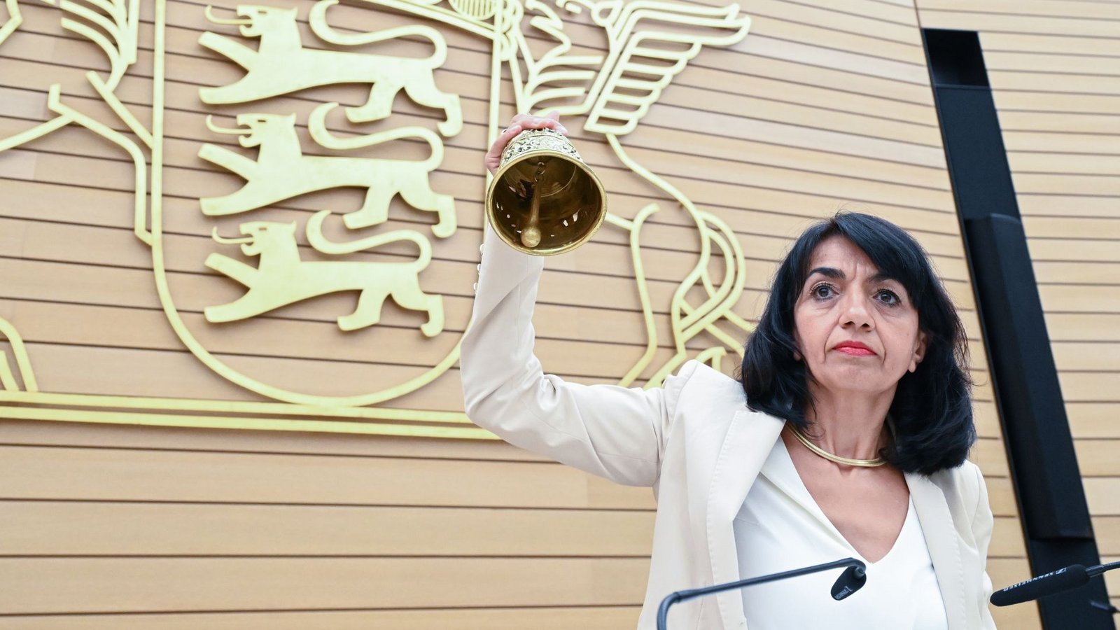 Landtagspräsidentin Muhterem Aras fordert Ruhe ein.Foto: Bernd Weißbrod/dpa Landtagspräsidentin Muhterem Aras fordert Ruhe ein.Foto: Bernd Weißbrod/dpa