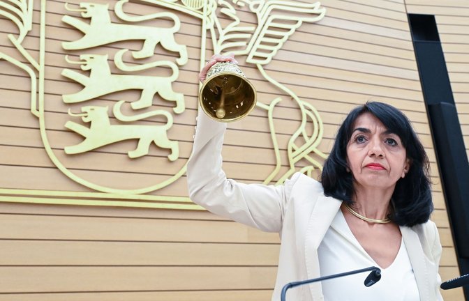 Landtagspräsidentin Muhterem Aras fordert Ruhe ein.<span class='image-autor'>Foto: Bernd Weißbrod/dpa</span>
