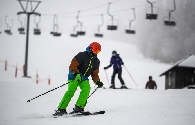 Am Feldberg herrschen weiterhin gute Schneeverhältnisse.<span class='image-autor'>Foto: Patrick Seeger/dpa/Patrick Seeger</span>