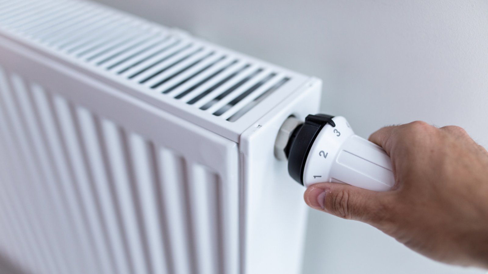 Macht es Sinn, die Heizung beim Lüften auszuschalten?Foto: F8 studio / shutterstock.com Macht es Sinn, die Heizung beim Lüften auszuschalten?Foto: F8 studio / shutterstock.com