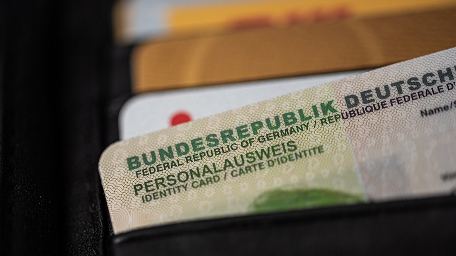 So aktivieren Sie die Online-Ausweisfunktion.Foto: Christian Horz / shutterstock.com So aktivieren Sie die Online-Ausweisfunktion.Foto: Christian Horz / shutterstock.com