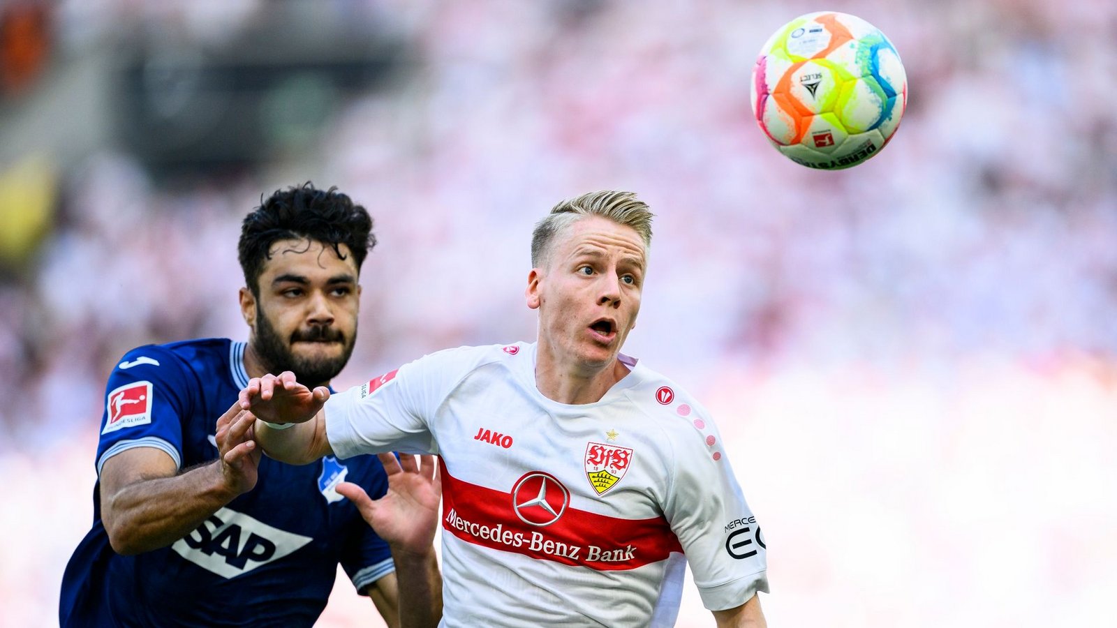 Nach dem Unentschieden gegen Hoffenheim am vergangenen Samstag muss der Chris Führich (r) mit dem VfB Stuttgart in die Relegation.Foto: Tom Weller/dpa Nach dem Unentschieden gegen Hoffenheim am vergangenen Samstag muss der Chris Führich (r) mit dem VfB Stuttgart in die Relegation.Foto: Tom Weller/dpa