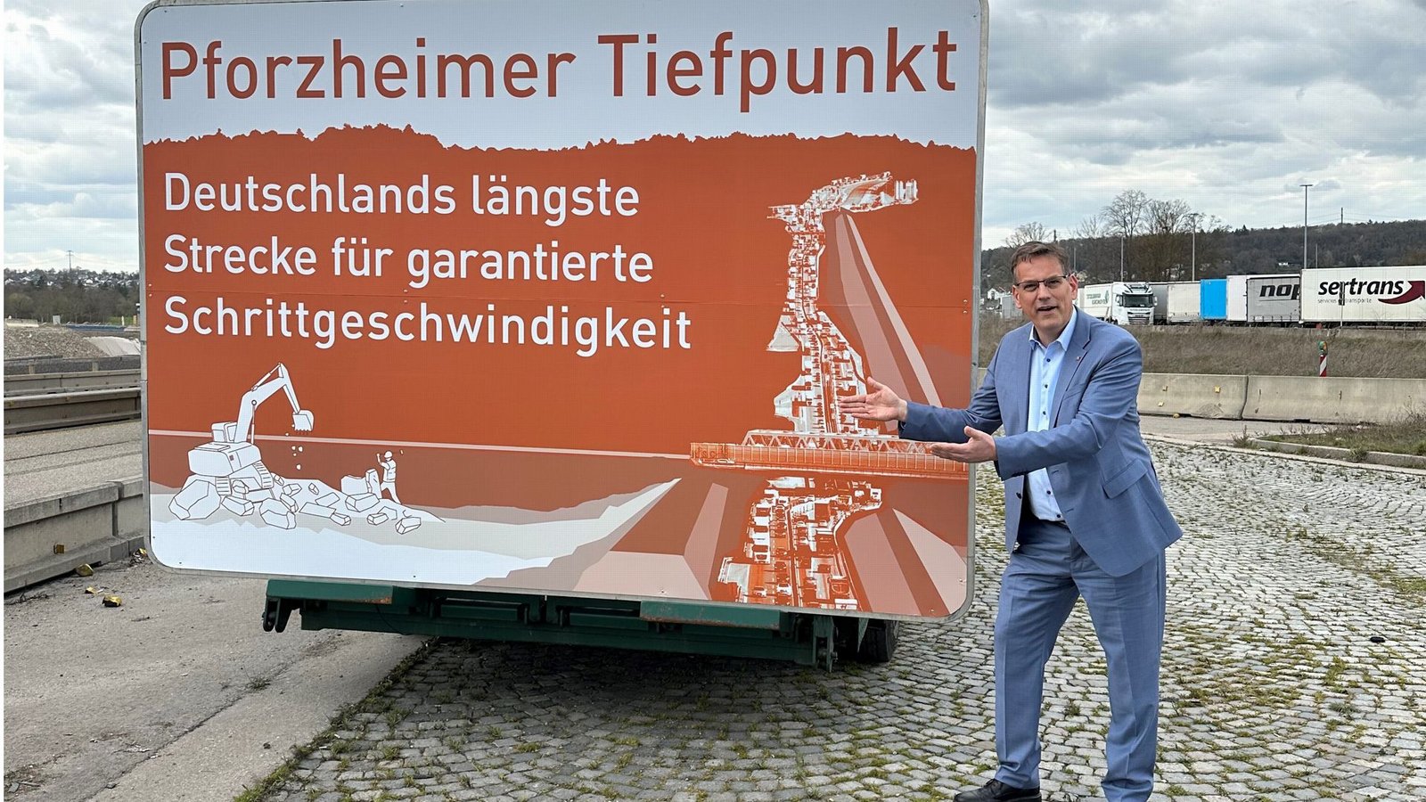 Aprilscherz mir ernstem Hintergrund: Nicht nur der Pforzheimer FDP-Landtagsabgeordnete Erik Schweickert ist genervt von dem Dauerstau auf der A8.Foto: privat