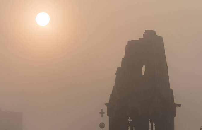 Vielerorts in Deutschland ist aktuell die sogenannte „Blutsonne“ am Himmel zu sehen. (Archivbild)<span class='image-autor'>Foto: imago images/POP-EYE</span>