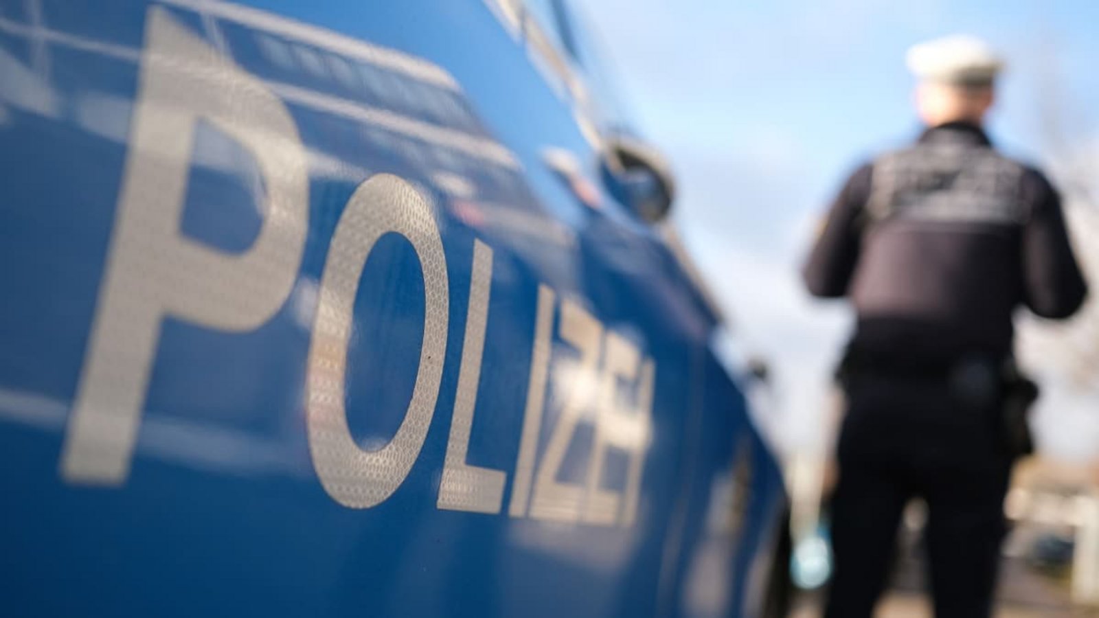 Nach einem Unfall in&nbsp;Friedrichshafen flieht der betrunkene Fahrer (Symbolfoto).Bernd Weißbrod/dpa