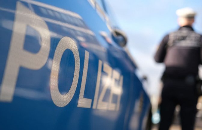 Nach einem Unfall in&nbsp;Friedrichshafen flieht der betrunkene Fahrer (Symbolfoto).<span class='image-autor'>Bernd Weißbrod/dpa</span>