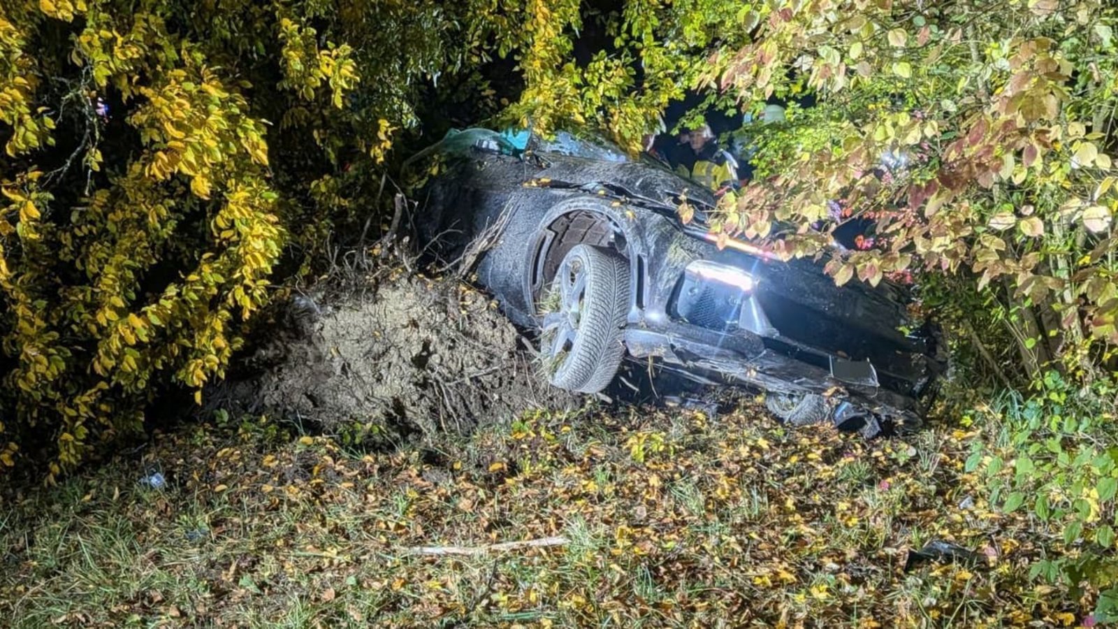 Der Ferrari wurde bei dem Unfall völlig zerstört.Freiwillige Feuerwehr Engen/dpa Der Ferrari wurde bei dem Unfall völlig zerstört.Freiwillige Feuerwehr Engen/dpa