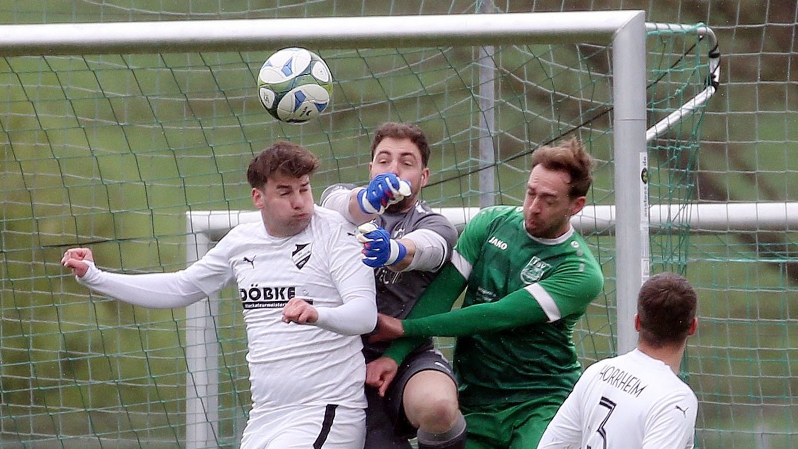SVH-Torwart Pablo Kraft hält seinen Kasten weitgehend sauber, während Kleinglattbach jeden Punkt für den Klassenerhalt braucht. Foto: Küppers